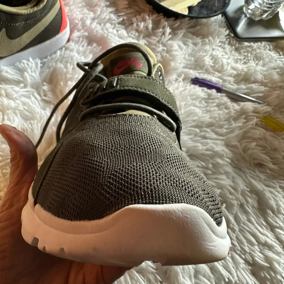 Nike SB TRAINERENDER Men's Size 10 Sneakers 616575-326 Khaki Olive Crimson Shoes - Picture 5 of 10